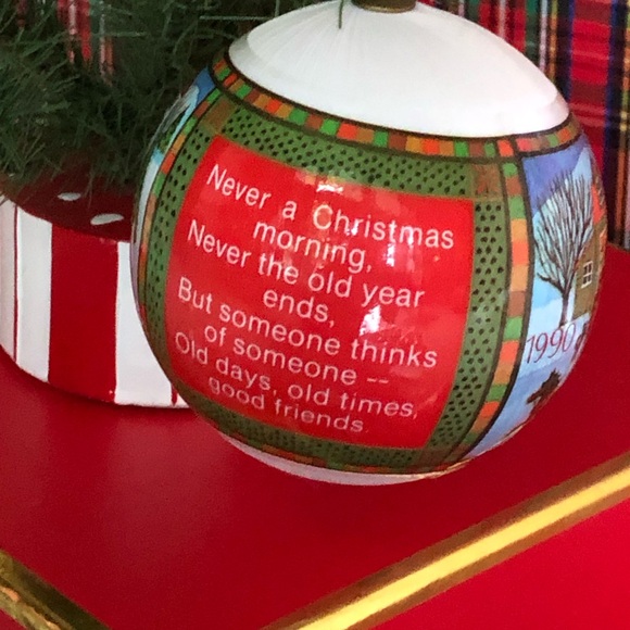 90's "Unbreakable" Christmas Ornament - 1990 Christmas Ball - 90's Collectible - Picture 2 of 6